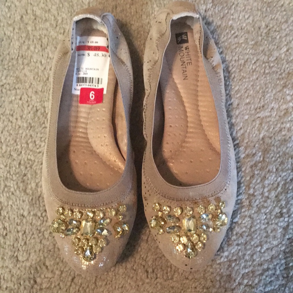NWT White Mountain Sparkly Gold Flats Size 6
